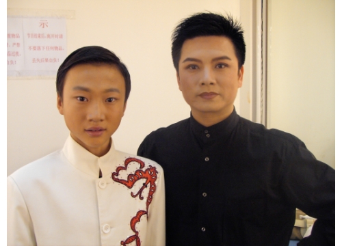 李朋杰在梨园春全年总决赛中荣获金奖,现为中国戏曲学院首届豫剧本科