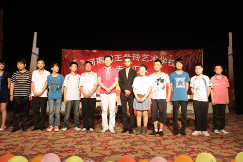 王彤老师到校指导 (https://www.hnyixiao.cn/) 校内新闻 第3张