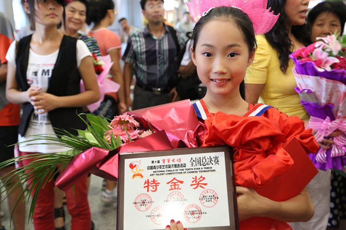我校学生高雅同学在全国第十届“星星火炬“青少年艺术英才大赛中荣获最高奖特金奖称号 (https://www.hnyixiao.cn/) 校内新闻 第1张