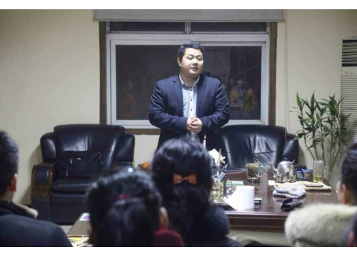 来自深圳的白总夫妇对我校教师的资助 (https://www.hnyixiao.cn/) 校内新闻 第1张