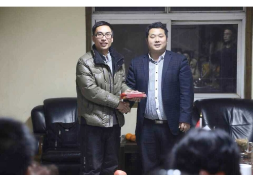 来自深圳的白总夫妇对我校教师的资助 (https://www.hnyixiao.cn/) 校内新闻 第5张