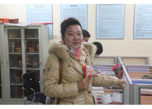 来自深圳的白总夫妇对我校教师的资助 (https://www.hnyixiao.cn/) 校内新闻 第8张