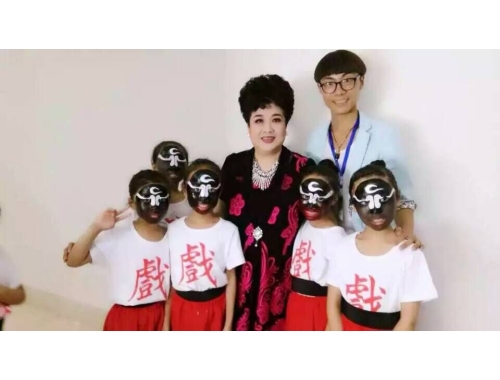 我校学生参加河南电视台《梨园春》演出 (https://www.hnyixiao.cn/) 校内新闻 第4张