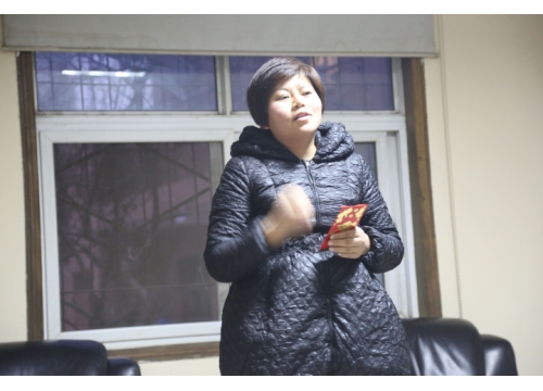 深圳的爱心人士白总、贾总夫妇再次来我校慰问教职工 (https://www.hnyixiao.cn/) 校内新闻 第4张
