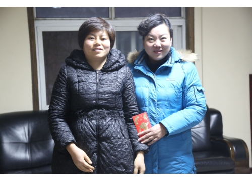 深圳的爱心人士白总、贾总夫妇再次来我校慰问教职工 (https://www.hnyixiao.cn/) 校内新闻 第5张