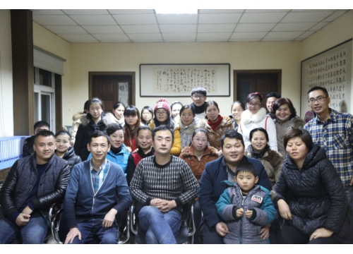深圳的爱心人士白总、贾总夫妇再次来我校慰问教职工 (https://www.hnyixiao.cn/) 校内新闻 第10张