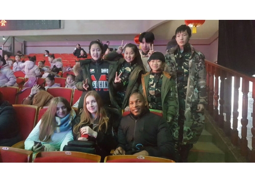 王希玲艺校学生参加河南电视台二零一八春晚录制 (https://www.hnyixiao.cn/) 校内新闻 第5张