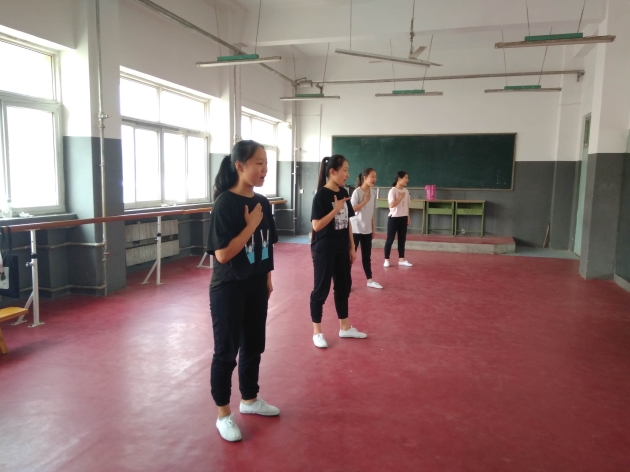 烈日炎炎 孩子们正在认真准备期末考试 (https://www.hnyixiao.cn/) 校内新闻 第4张