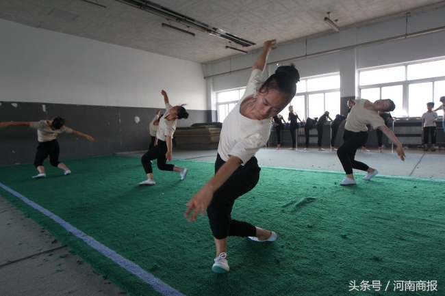 2018戏曲暑期班7月4日到8月3日，喜欢戏曲的大小朋友来吧 (https://www.hnyixiao.cn/) 校内新闻 第2张