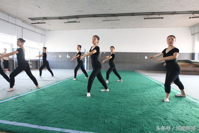 河南商报：办学20年投入2000万，学生包揽“梨园春”，可他却天天这样想 (https://www.hnyixiao.cn/) 教育资讯 第7张