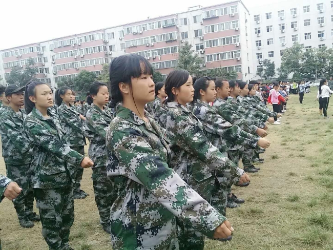 2018年秋季开学军训花絮 (https://www.hnyixiao.cn/) 校内新闻 第4张