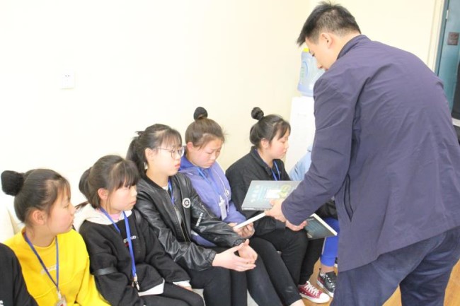 省交通运输厅相关领导来我校看望全国首家“戏曲公益班”学生 (https://www.hnyixiao.cn/) 校内新闻 第5张