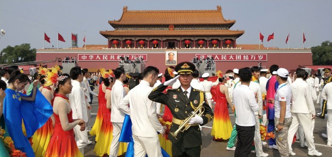骄傲！自豪！国庆阅兵我在天安门广场第一排 (https://www.hnyixiao.cn/) 校内新闻 第3张
