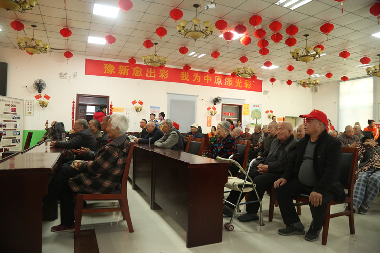 王希玲艺术学校慰问中原区瑞阳养老院和环卫工代表 (https://www.hnyixiao.cn/) 校内新闻 第3张