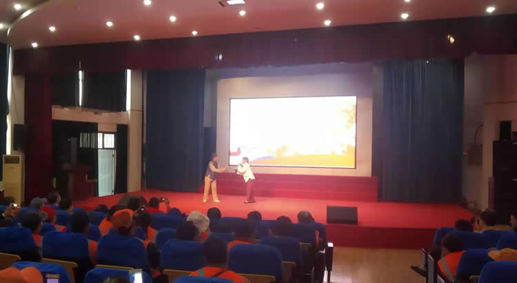 王希玲艺术学校慰问中原区瑞阳养老院和环卫工代表 (https://www.hnyixiao.cn/) 校内新闻 第8张