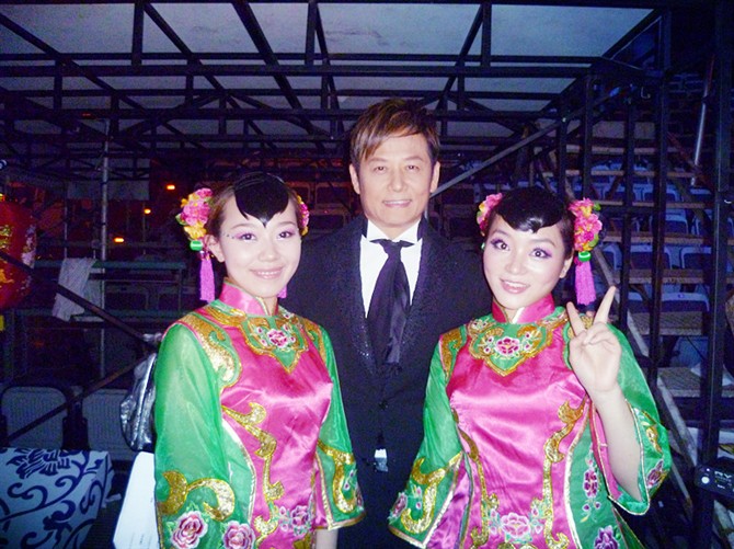 学生与徐乃麟老师合影 (https://www.hnyixiao.cn/) 对外交流 第1张
