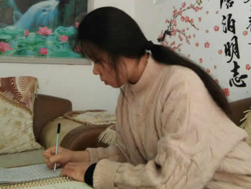 “停课不停学”之优秀学生代表 (https://www.hnyixiao.cn/) 校内新闻 第2张
