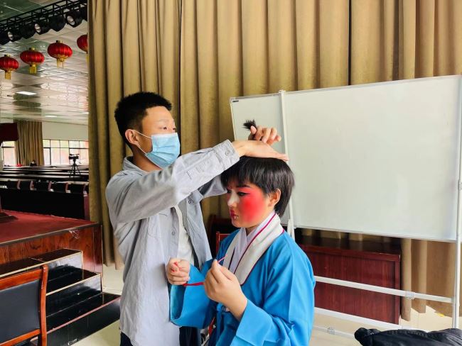 走进校园，弘扬国粹 (https://www.hnyixiao.cn/) 校内新闻 第1张