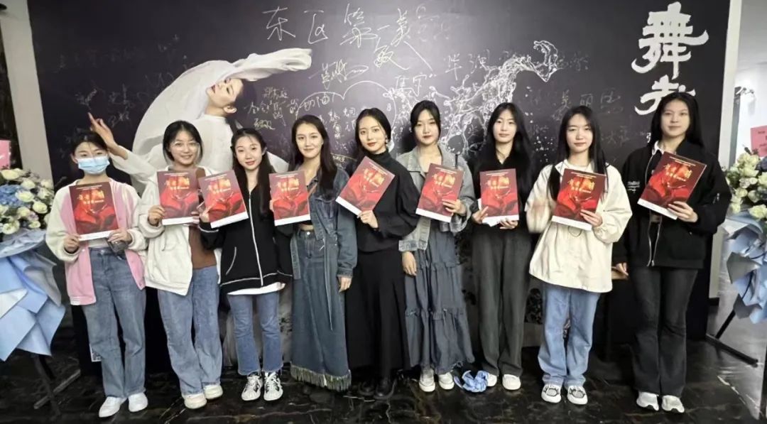 热烈祝贺我校优秀毕业生张萌萌舞蹈专场演出取得圆满成功 (https://www.hnyixiao.cn/) 校内新闻 第4张