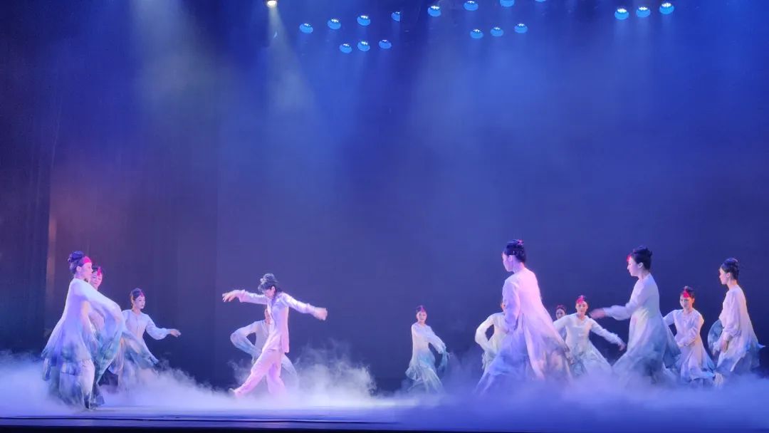 热烈祝贺我校优秀毕业生张萌萌舞蹈专场演出取得圆满成功 (https://www.hnyixiao.cn/) 校内新闻 第20张