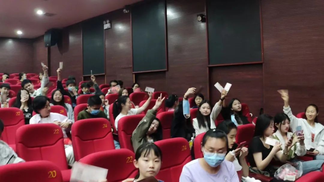 热烈祝贺我校优秀毕业生张萌萌舞蹈专场演出取得圆满成功 (https://www.hnyixiao.cn/) 校内新闻 第12张
