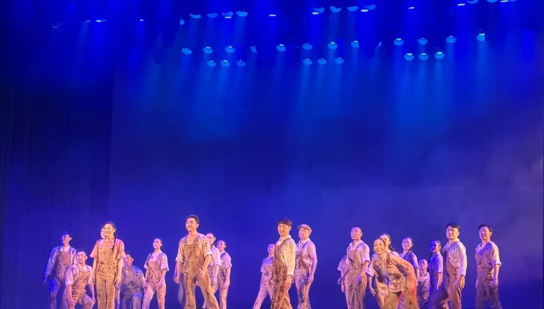 热烈祝贺我校优秀毕业生张萌萌舞蹈专场演出取得圆满成功 (https://www.hnyixiao.cn/) 校内新闻 第24张