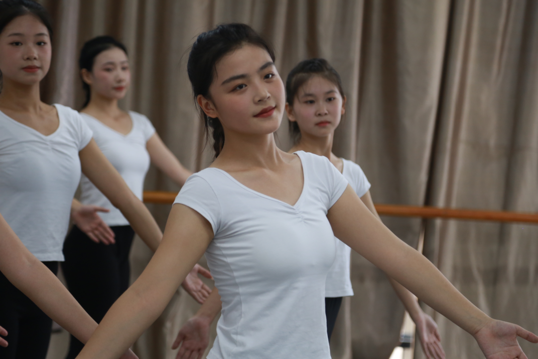 2022-2023学年第二学期期末考试圆满结束 (https://www.hnyixiao.cn/) 校内新闻 第13张