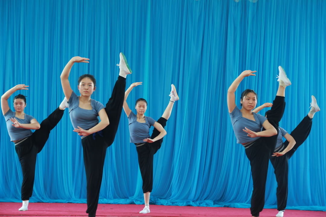 2022-2023学年第二学期期末考试圆满结束 (https://www.hnyixiao.cn/) 校内新闻 第23张