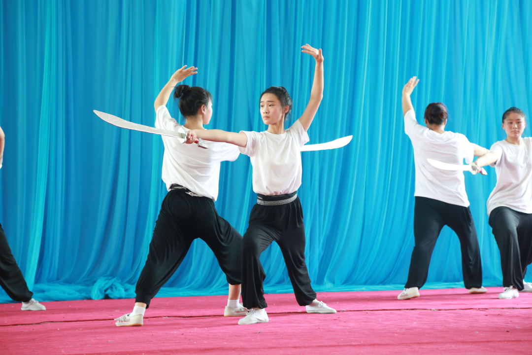 2022-2023学年第二学期期末考试圆满结束 (https://www.hnyixiao.cn/) 校内新闻 第27张