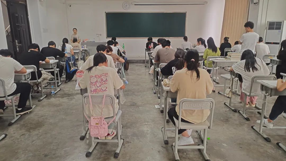 2022-2023学年第二学期期末考试圆满结束 (https://www.hnyixiao.cn/) 校内新闻 第29张