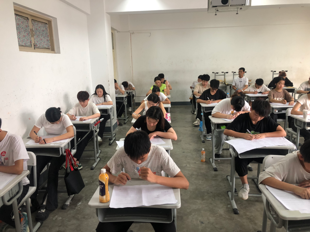 2022-2023学年第二学期期末考试圆满结束 (https://www.hnyixiao.cn/) 校内新闻 第30张