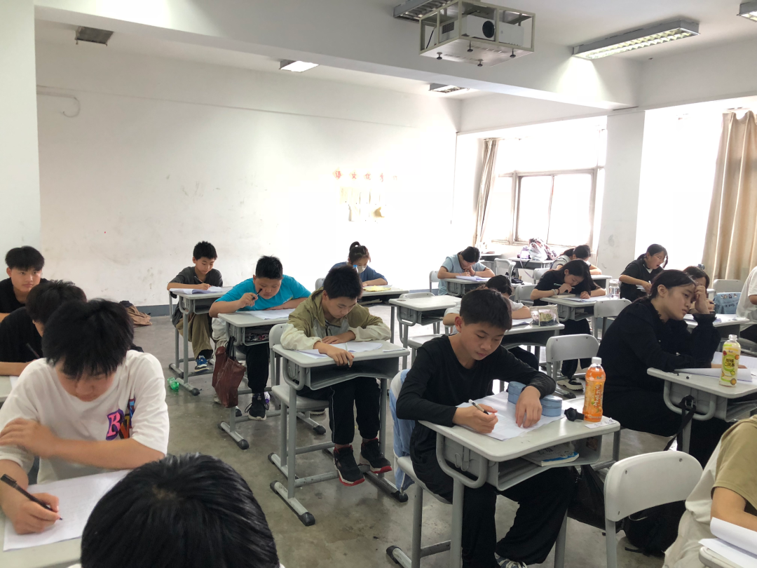 2022-2023学年第二学期期末考试圆满结束 (https://www.hnyixiao.cn/) 校内新闻 第31张