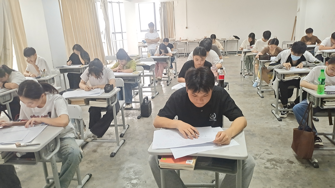 2022-2023学年第二学期期末考试圆满结束 (https://www.hnyixiao.cn/) 校内新闻 第32张