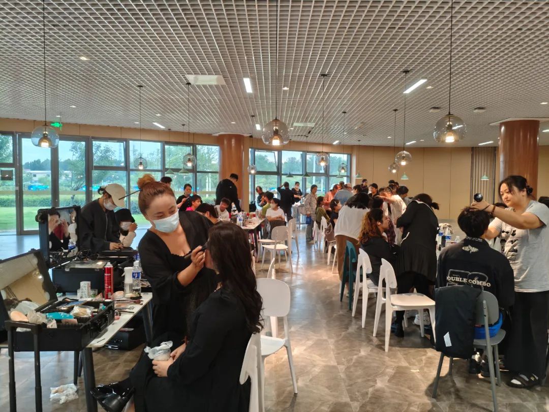 喜迎盛会：我校二十余名师生参加郑州市第十二届运动会开幕式 (https://www.hnyixiao.cn/) 校内新闻 第5张