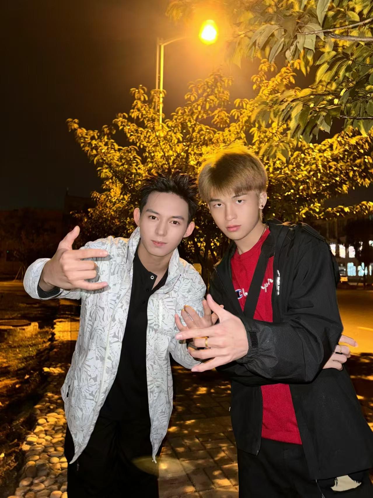 我校学生张富康、王帅奇参演的戏曲电影《青春校园》杀青 (https://www.hnyixiao.cn/) 校内新闻 第5张