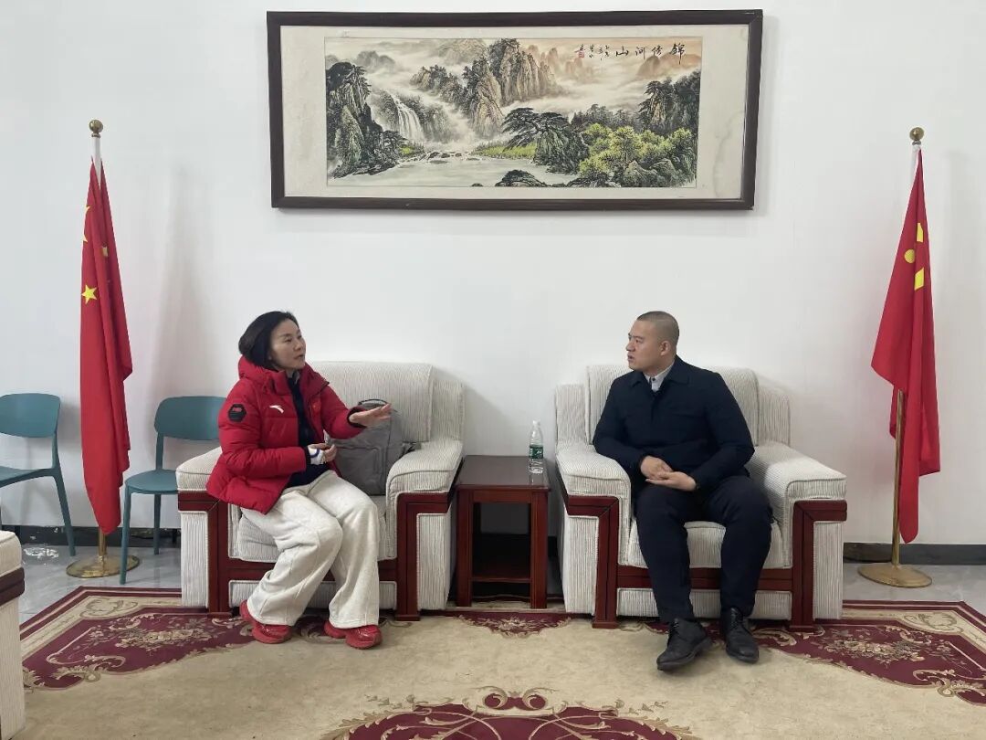 河南省体操中心岳婷婷教练来我校指导交流