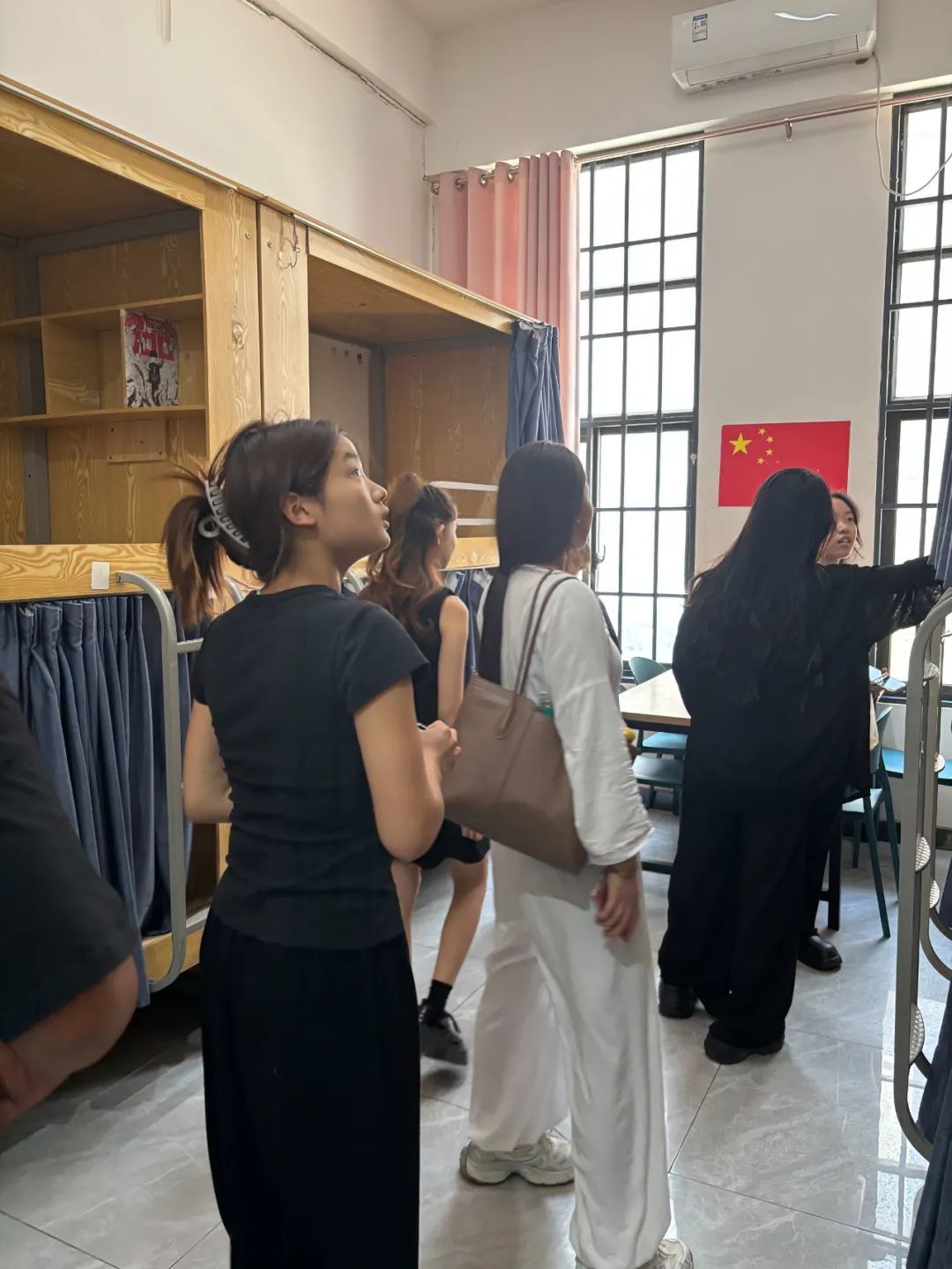 搬新校 谱新篇 | 郑艺师生集体参观新校区 (https://www.hnyixiao.cn/) 新闻中心 第10张