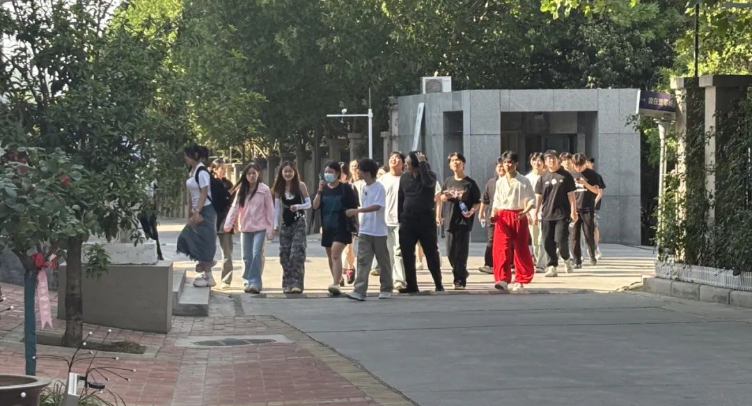 搬新校 谱新篇 | 郑艺师生集体参观新校区 (https://www.hnyixiao.cn/) 新闻中心 第2张