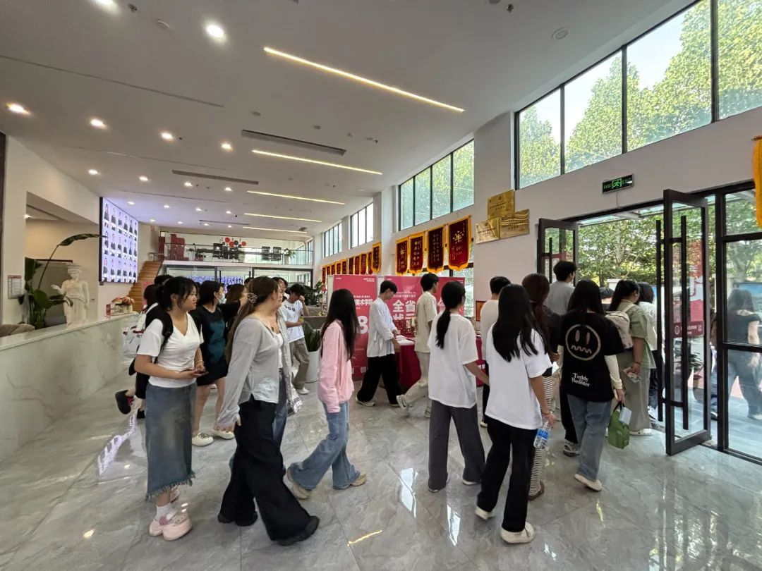 搬新校 谱新篇 | 郑艺师生集体参观新校区 (https://www.hnyixiao.cn/) 新闻中心 第5张