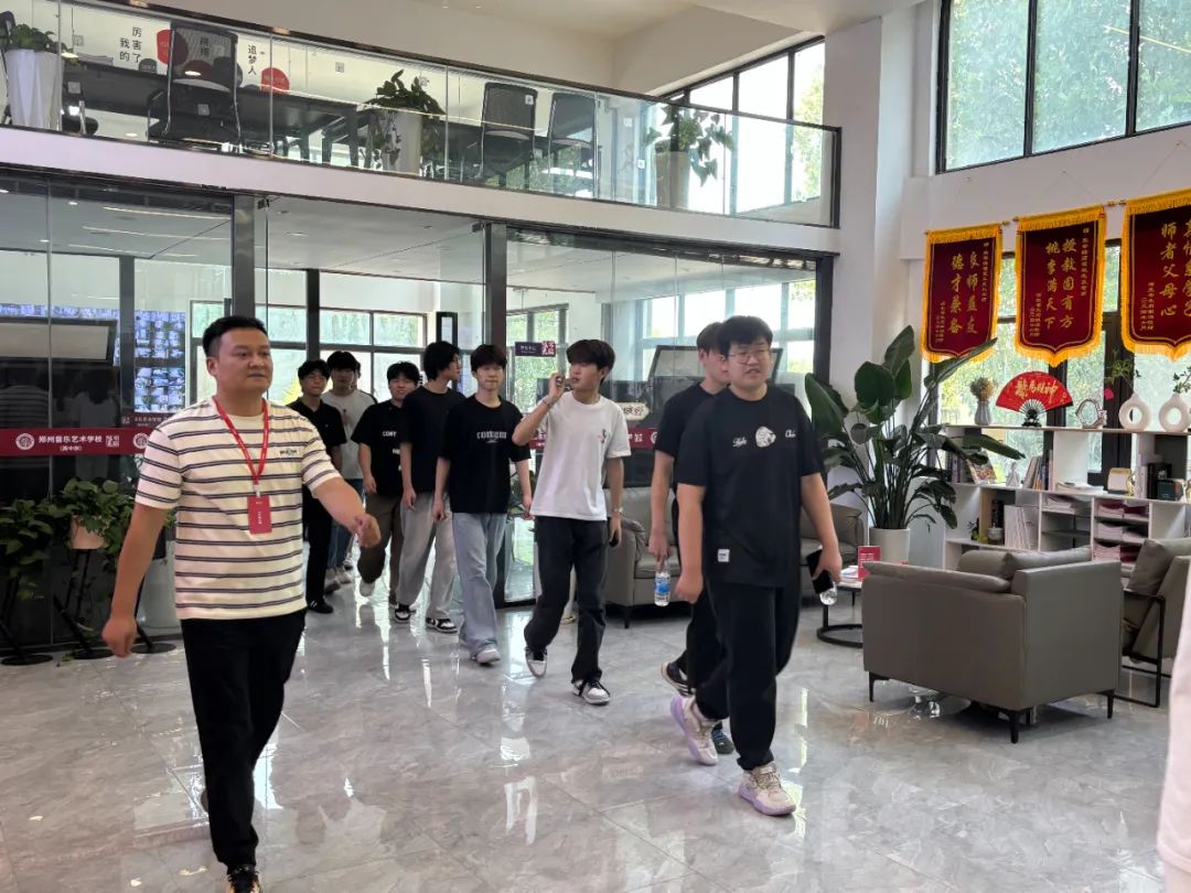 搬新校 谱新篇 | 郑艺师生集体参观新校区 (https://www.hnyixiao.cn/) 新闻中心 第4张