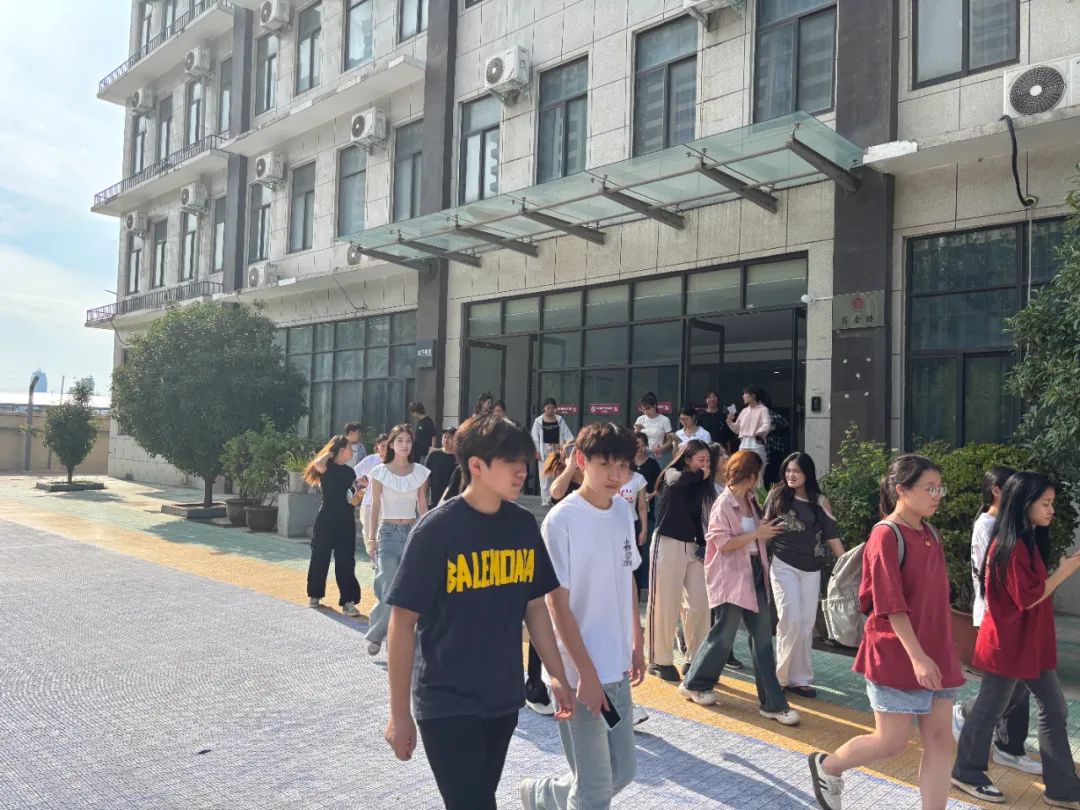 搬新校 谱新篇 | 郑艺师生集体参观新校区 (https://www.hnyixiao.cn/) 新闻中心 第12张