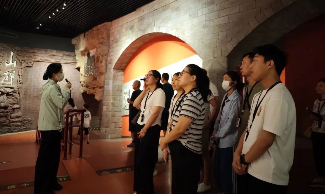 学习红旗渠精神，汲取红色力量​ (https://www.hnyixiao.cn/) 校内新闻 第4张