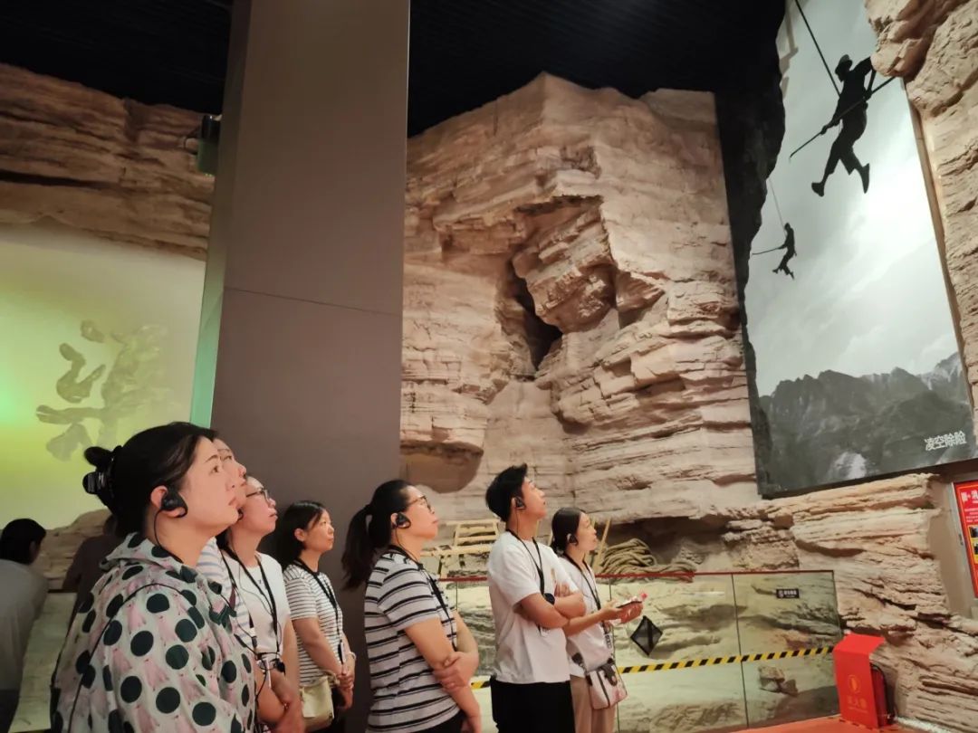 学习红旗渠精神，汲取红色力量​ (https://www.hnyixiao.cn/) 校内新闻 第5张